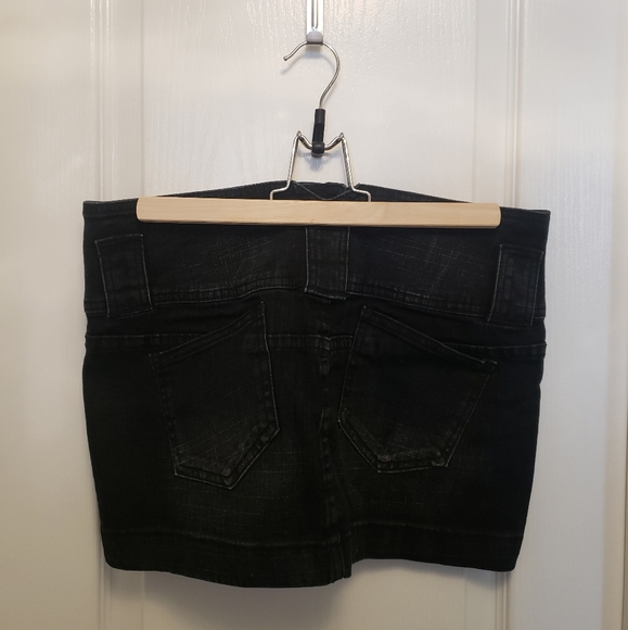 Black denim skirt - Picture 2 of 2